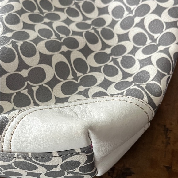 Coach Gray and White Shoulder Bag - Picture 4 of 10